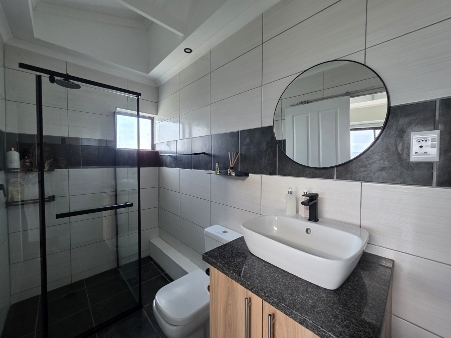 4 Bedroom Property for Sale in Paradise Beach Eastern Cape
